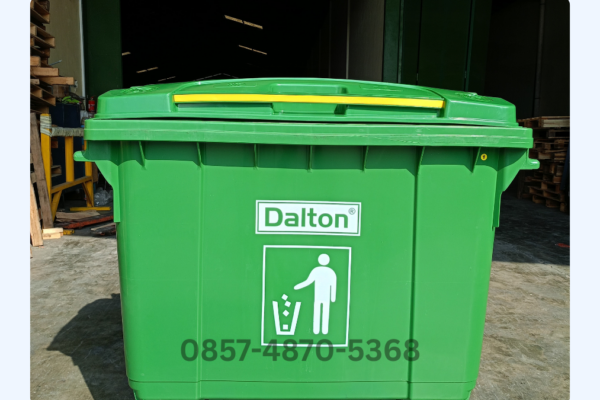 tempat sampah 660 liter.